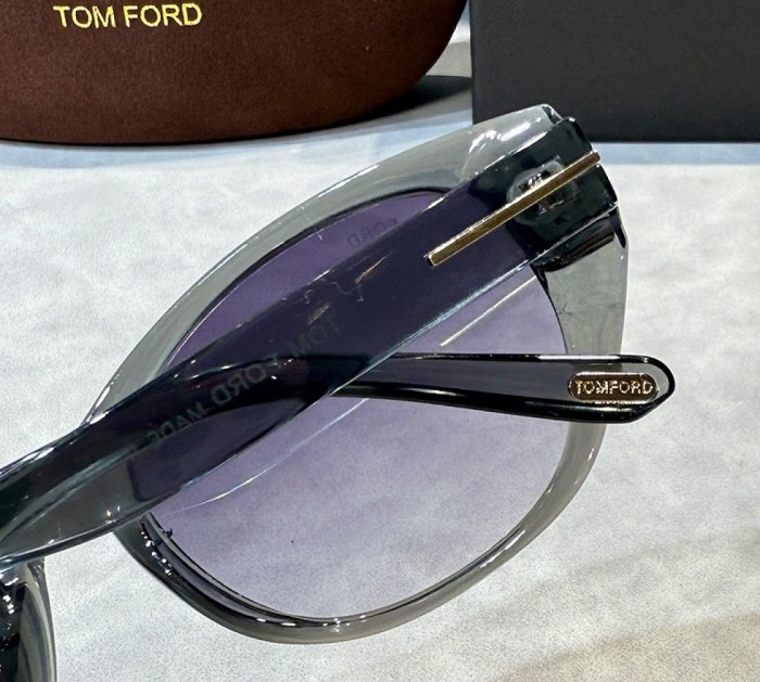 Blue light blocking sunglasses with the box and case ,G25-2146-2154