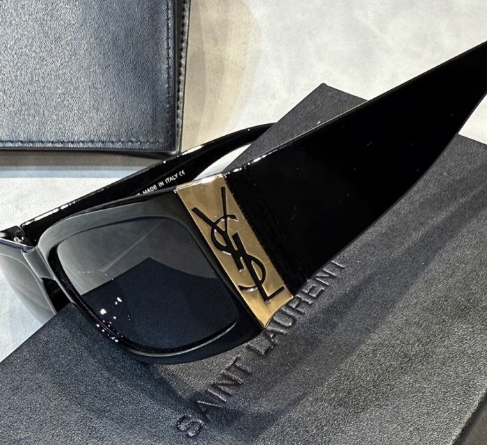 Blue light blocking sunglasses with the box and case ,G25-2926-2930