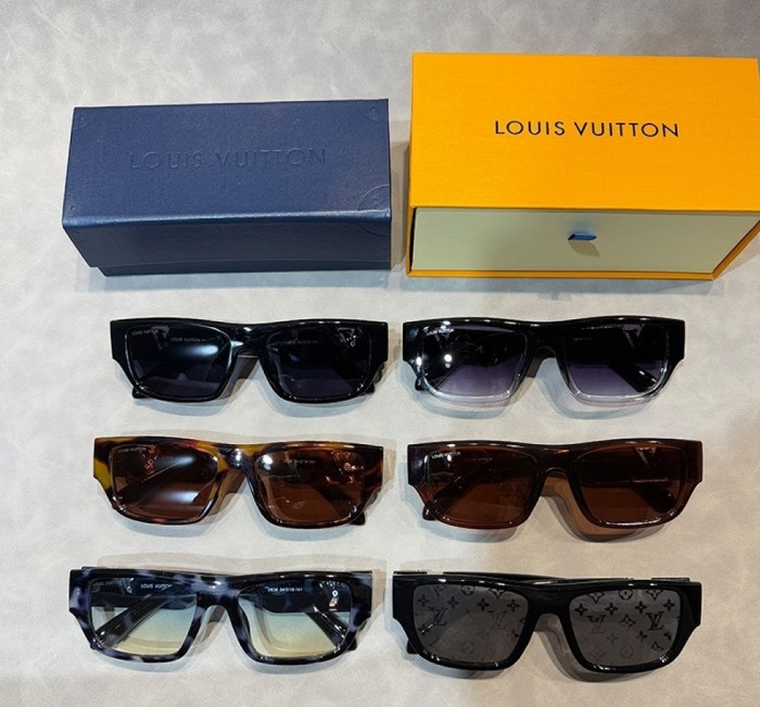 Blue light blocking sunglasses with the box and case ,G25-2931-2936