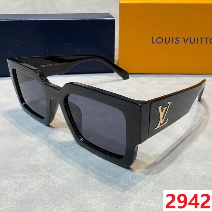 Blue light blocking sunglasses with the box and case ,G25-2937-2943
