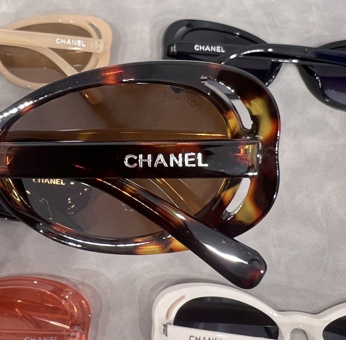Blue light blocking sunglasses with the box and case ,G25-2897-2902