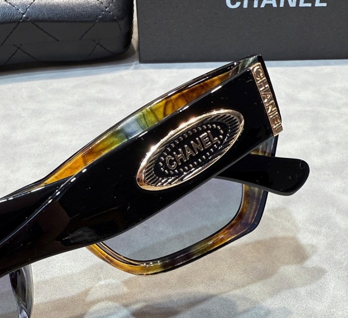 Blue light blocking sunglasses with the box and case ,G25-3021-3026