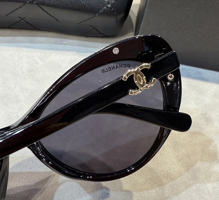 Blue light blocking sunglasses with the box and case ,G25-3027-3033