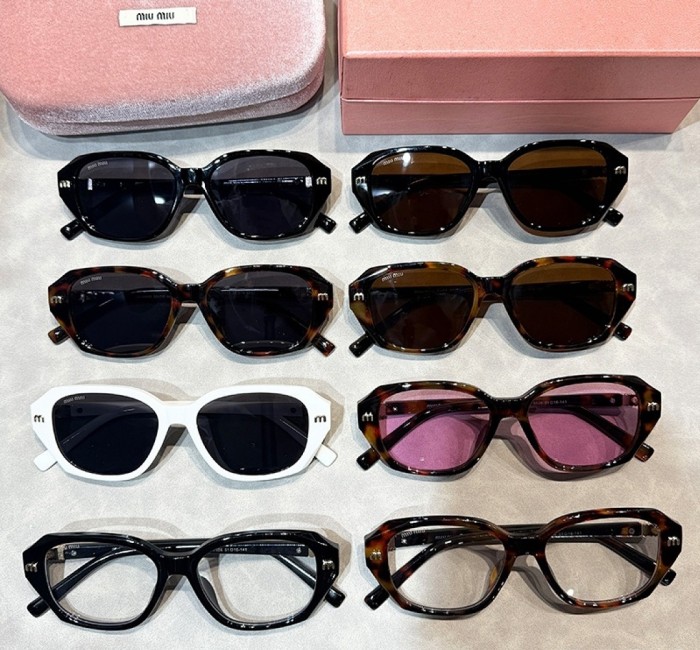 Blue light blocking sunglasses with the box and case ,G25-3052-3059