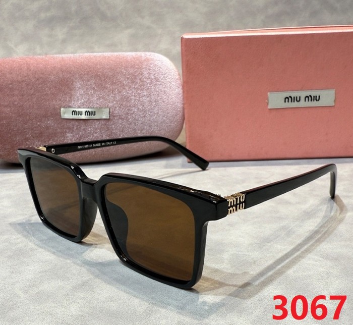 Blue light blocking sunglasses with the box and case ,G25-3067-3074