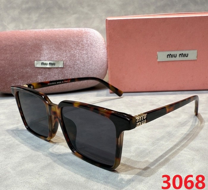 Blue light blocking sunglasses with the box and case ,G25-3067-3074