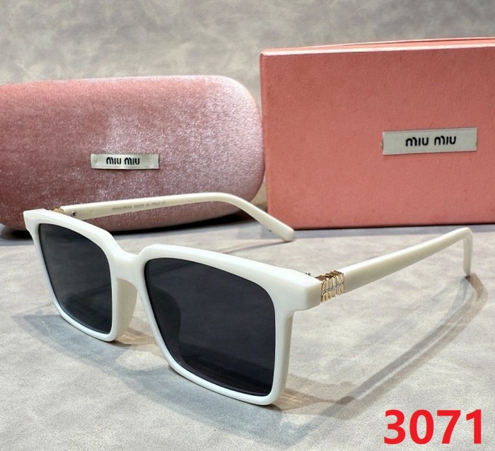 Blue light blocking sunglasses with the box and case ,G25-3067-3074
