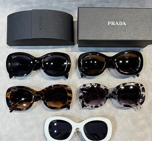 Blue light blocking sunglasses with the box and case ,G25-3155-3159