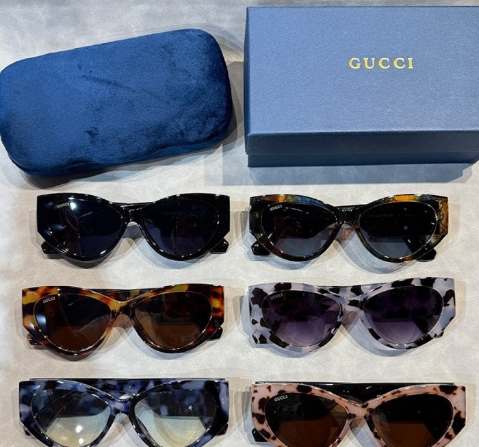 Blue light blocking sunglasses with the box and case ,G25-3131-3136
