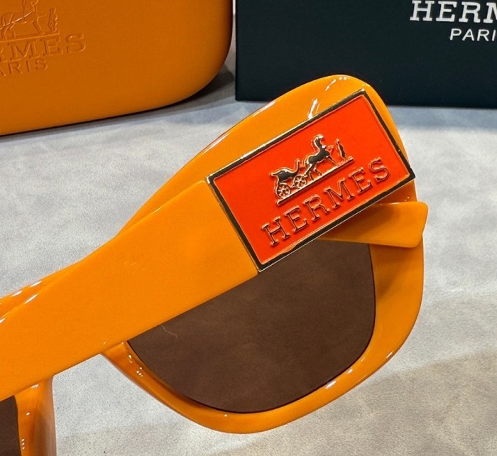 Blue light blocking sunglasses with the box and case ,G25-3099-3104
