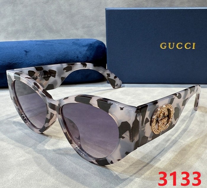 Blue light blocking sunglasses with the box and case ,G25-3131-3136