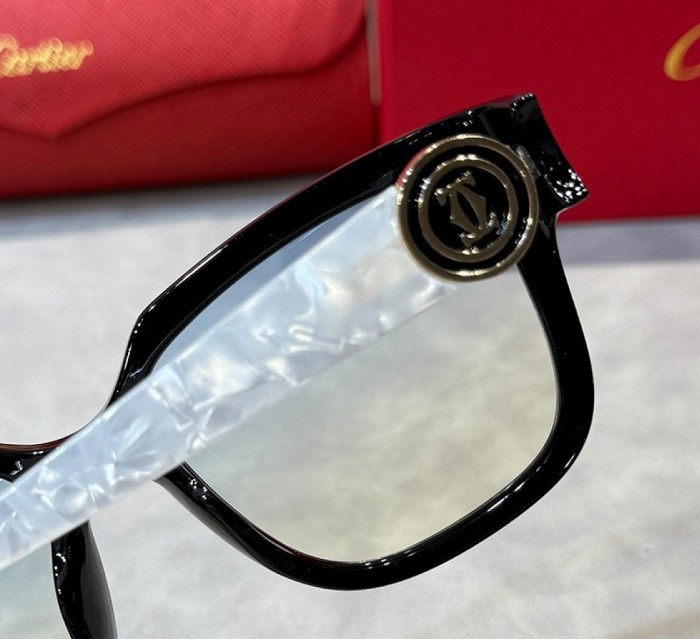 Blue light blocking sunglasses with the box and case ,G25-3149-3154