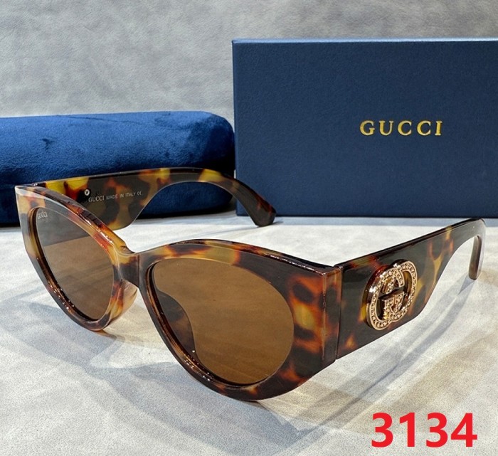Blue light blocking sunglasses with the box and case ,G25-3131-3136