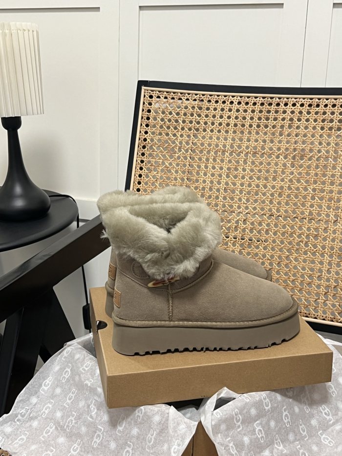 Women fur shoes, size 35-40,  with box, SS60-632