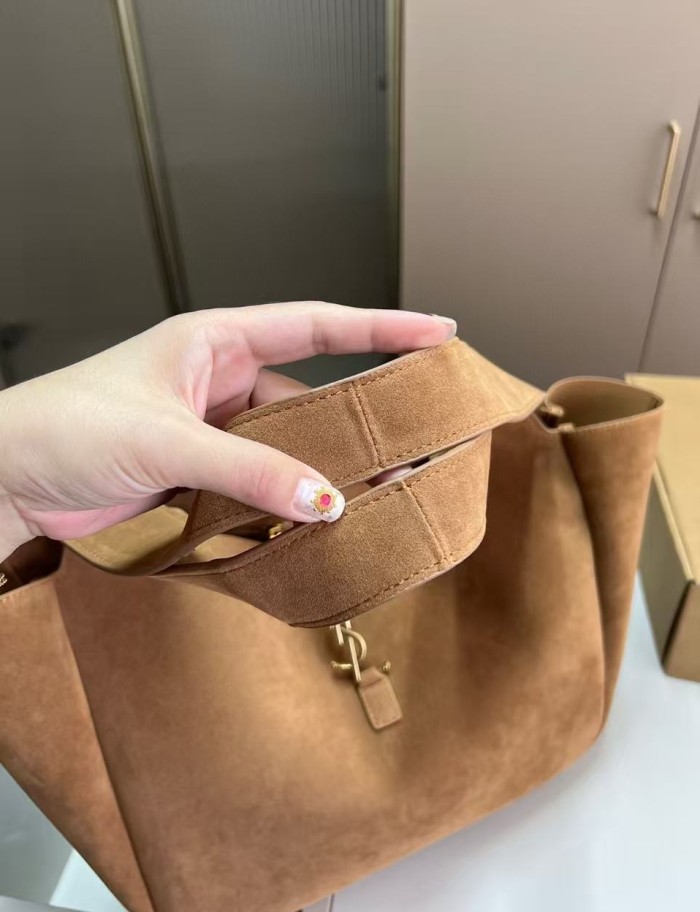 Split leather bag ,4A ,size 32X27cm,no box,  B75-440