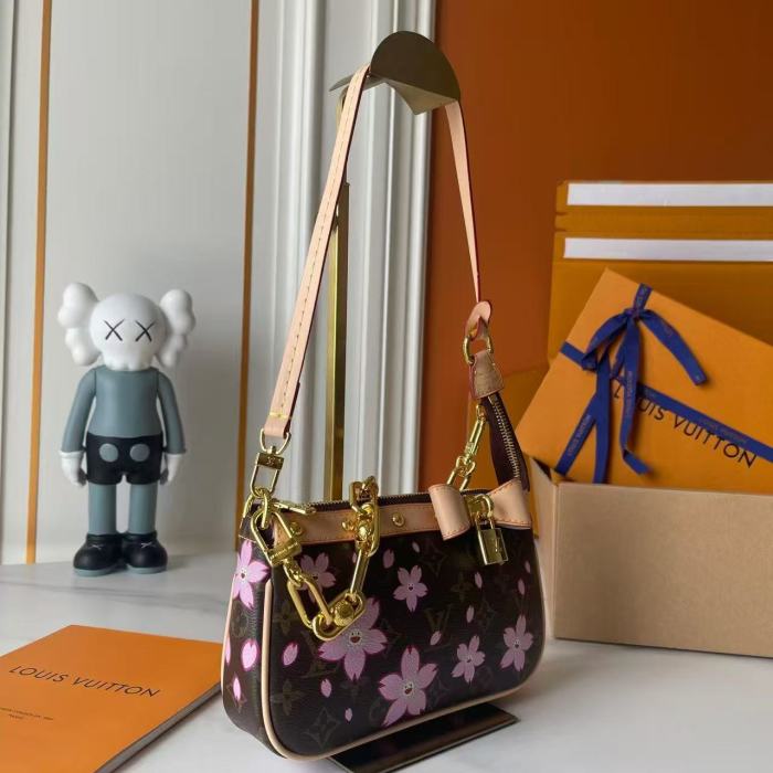 Leather bag ,5A ,size 22x13x4cm,with box,  B80-210