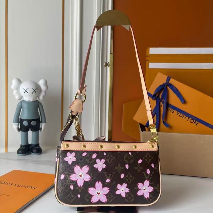 Leather bag ,5A ,size 22x13x4cm,with box,  B80-210