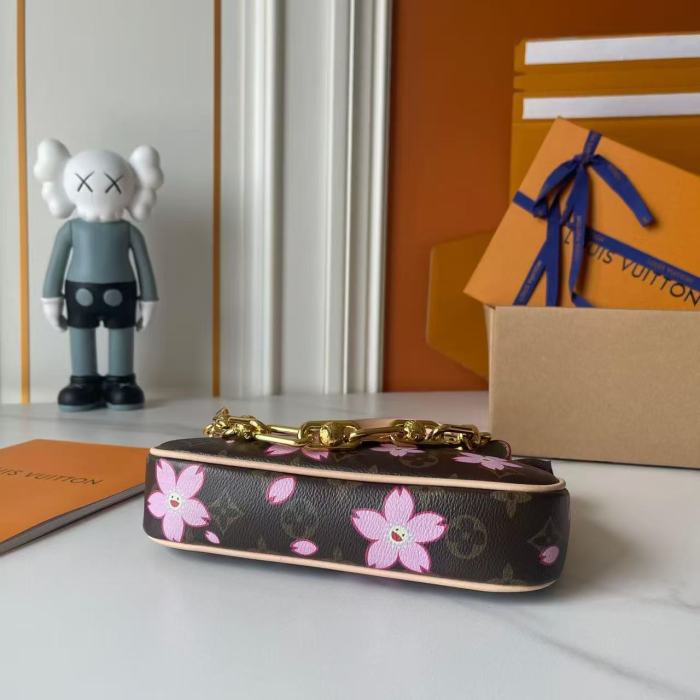 Leather bag ,5A ,size 22x13x4cm,with box,  B80-210