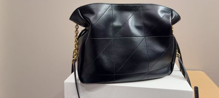 Leather bag ,4A ,size 25*20cm,no box,  B88-28