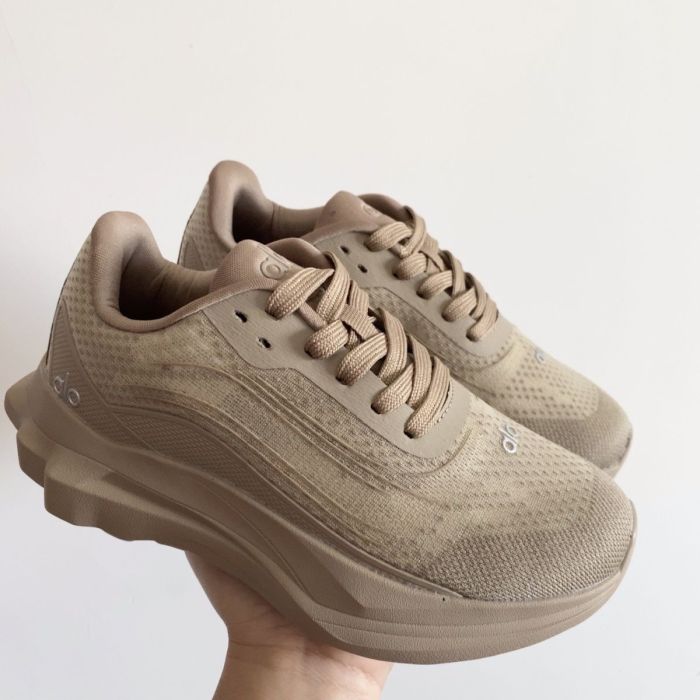 Kid's shoes, with box,size 28-37, SS60-670-675