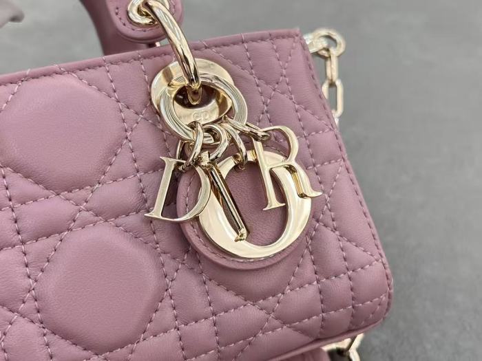 Leather bag, top quality ,with box,. size 16.5*6*10cm , B200-5