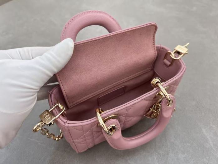 Leather bag, top quality ,with box,. size 16.5*6*10cm , B200-5
