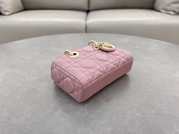 Leather bag, top quality ,with box,. size 16.5*6*10cm , B200-5