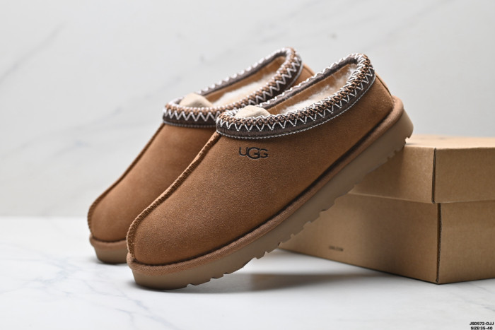 Women fur shoes, size 35-40,  with box, SS50-1827