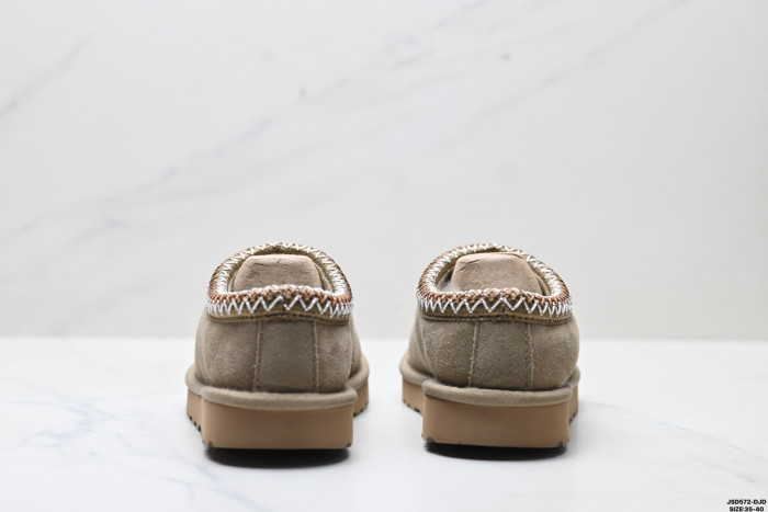 Women fur shoes, size 35-40,  with box, SS50-1832