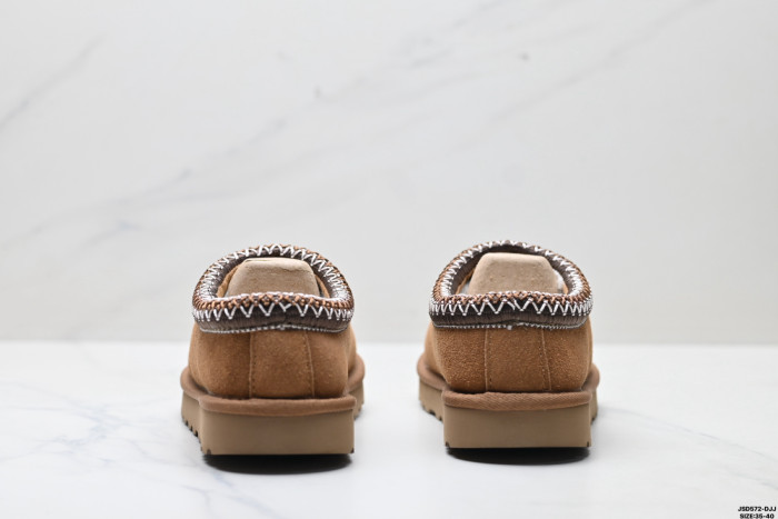 Women fur shoes, size 35-40,  with box, SS50-1827