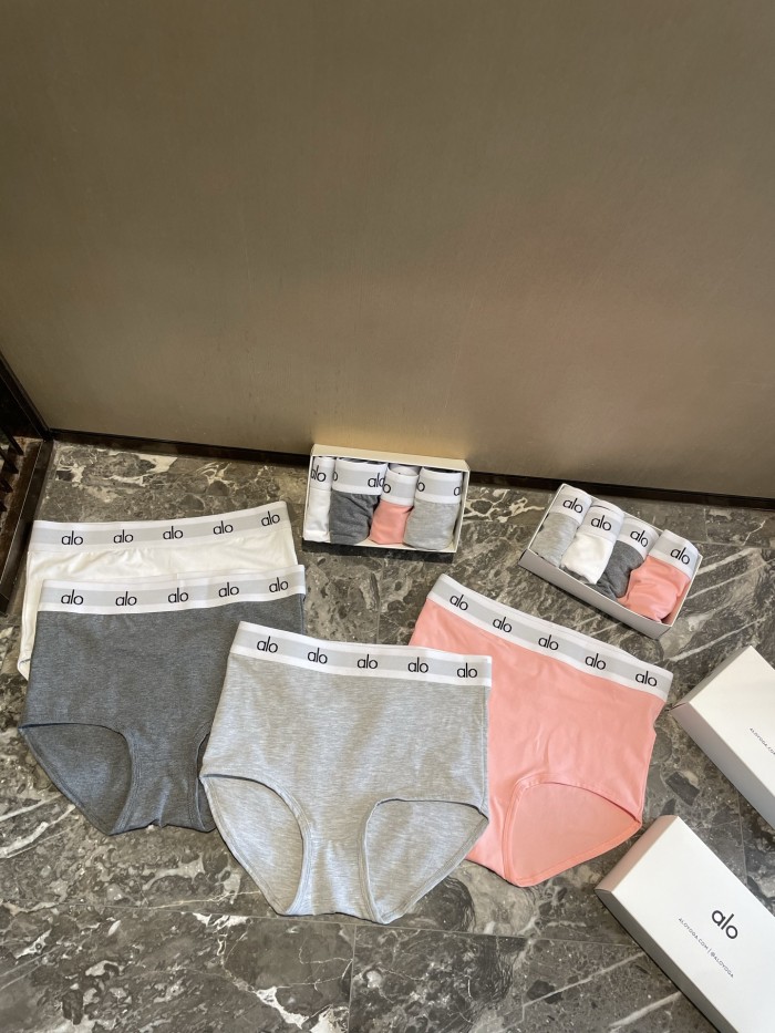 1 box of 4 pairs of underwear  ,cotton underwear for women comfortable and breathable, CL30-208