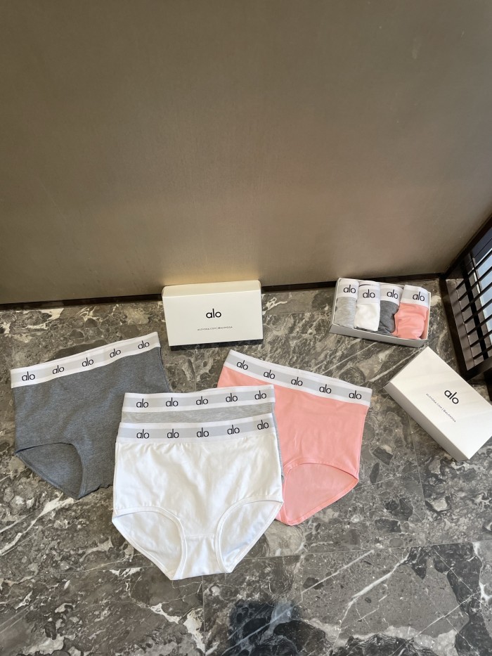 1 box of 4 pairs of underwear  ,cotton underwear for women comfortable and breathable, CL30-208