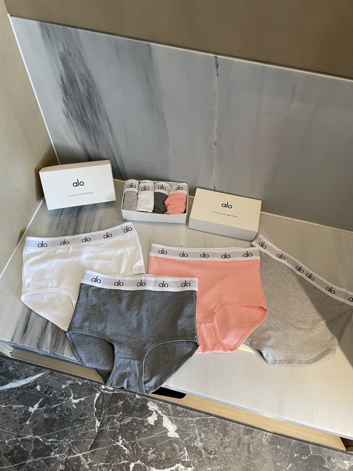 1 box of 4 pairs of underwear  ,cotton underwear for women comfortable and breathable, CL30-208