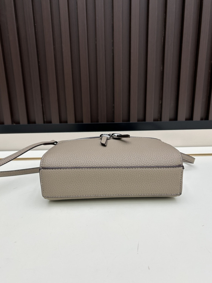 Leather bag ,5A ,size 18.5x12.5x6cm,no box,  B110-431