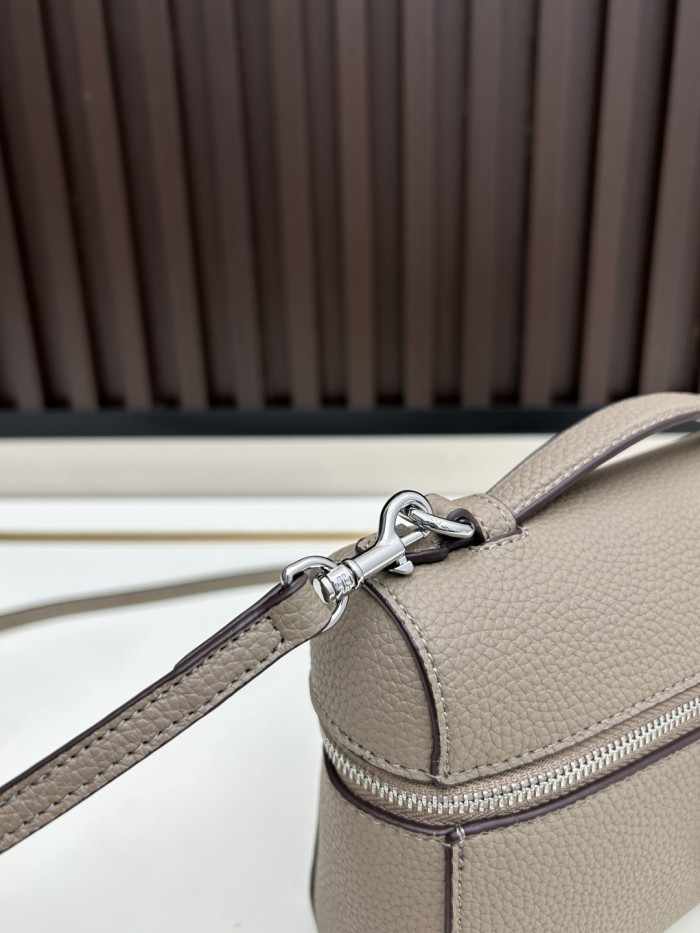 Leather bag ,5A ,size 18.5x12.5x6cm,no box,  B110-431