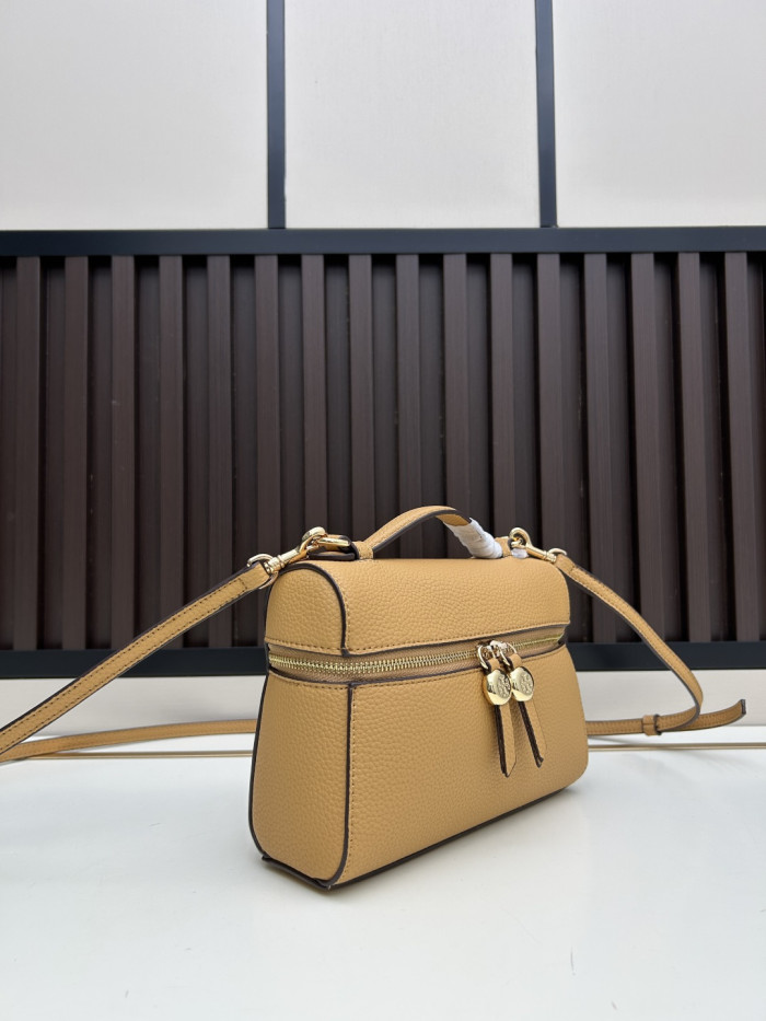 Leather bag ,5A ,size 18.5x12.5x6cm,no box,  B110-433