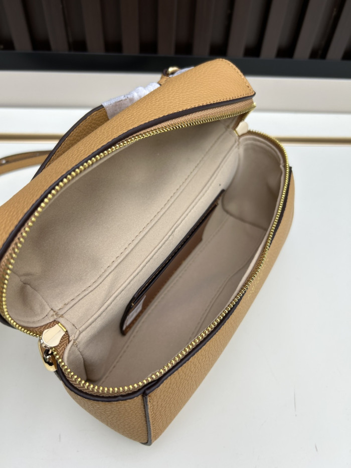 Leather bag ,5A ,size 18.5x12.5x6cm,no box,  B110-433
