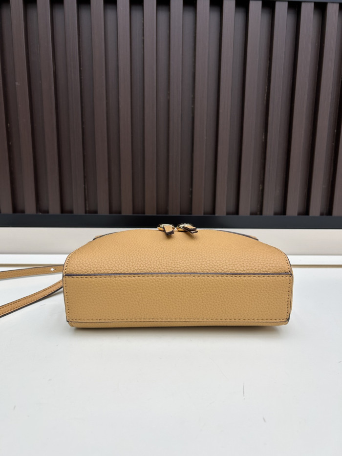 Leather bag ,5A ,size 18.5x12.5x6cm,no box,  B110-433