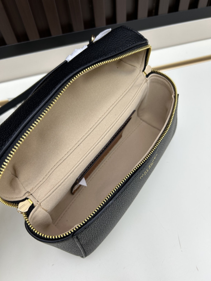 Leather bag ,5A ,size 18.5x12.5x6cm,no box,  B110-430