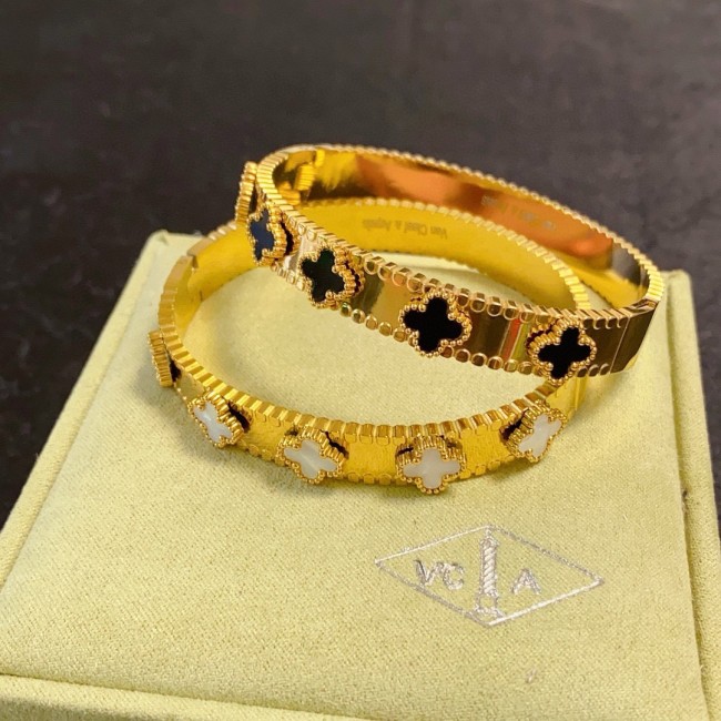 Bracelets jewelry ,with box, J25-299-300