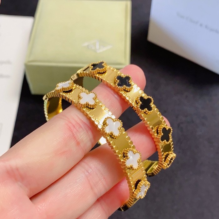 Bracelets jewelry ,with box,  J25-299-300