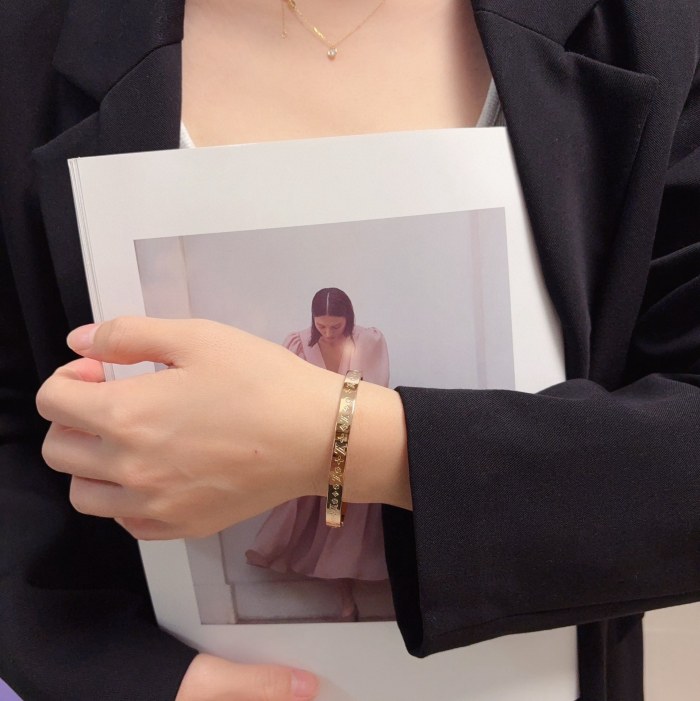 Bracelets jewelry ,with box,  J25-305-307