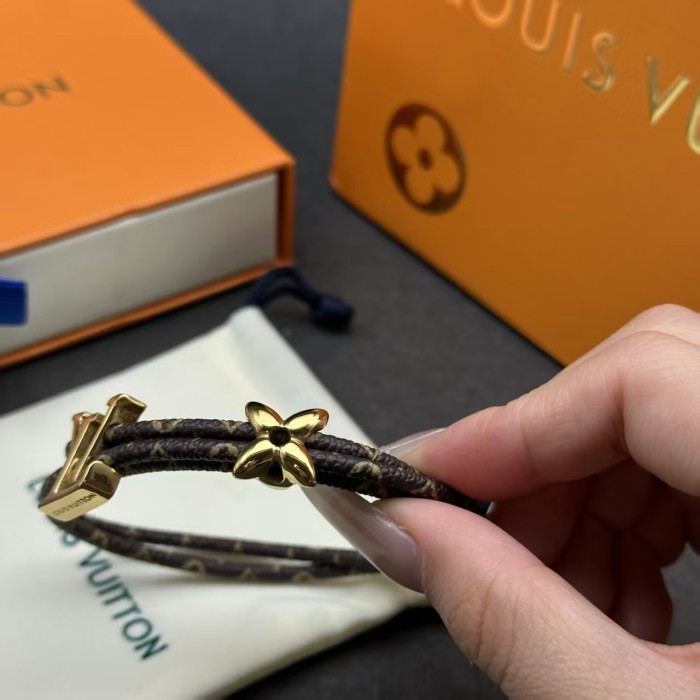 Bracelets jewelry ,with box,  J25-393