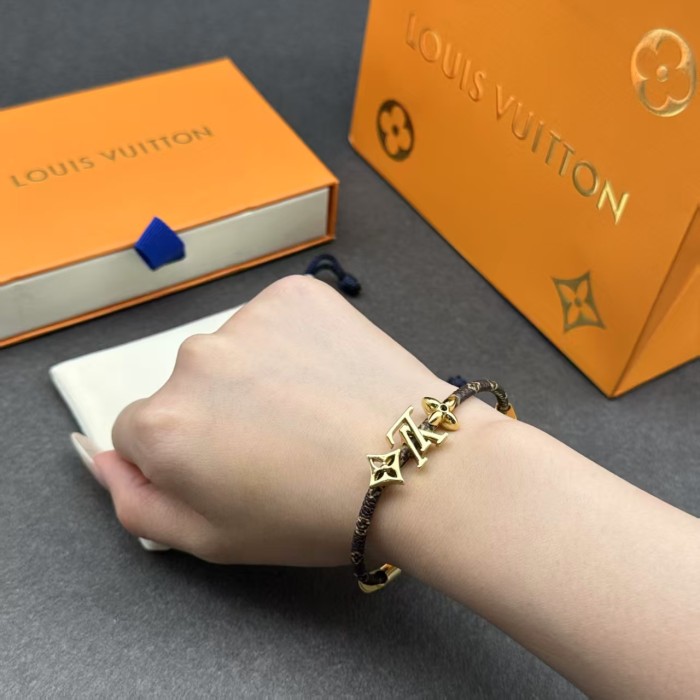 Bracelets jewelry ,with box,  J25-392