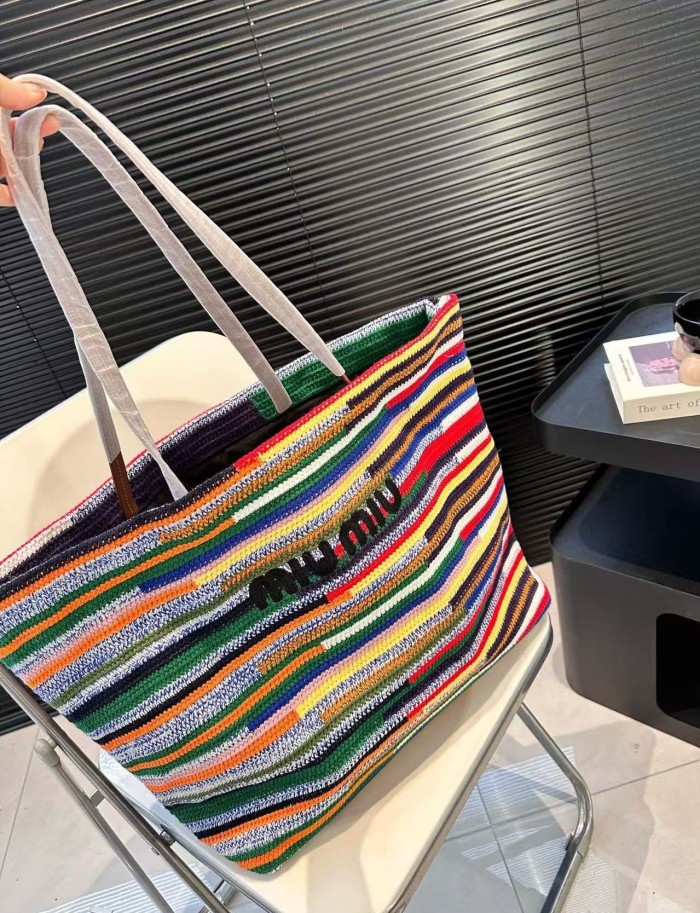 Woven bag ,5A ,size 38x35cm,no box,  B80-228