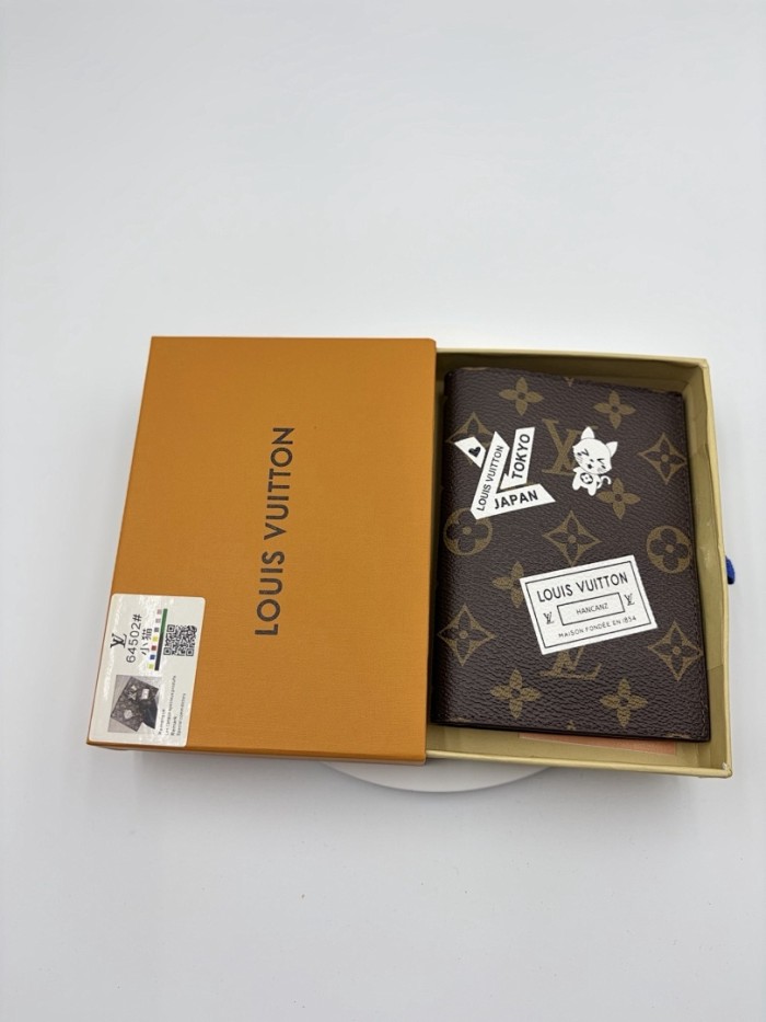 Split leather passport covers,AAAA,with box,size:10*14*2.5cm,B35-268-320