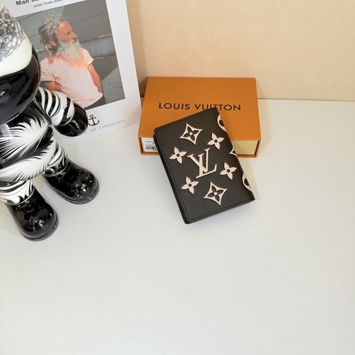 Split leather passport covers,AAAA,with box,size:10*14*2.5cm,B35-340-342