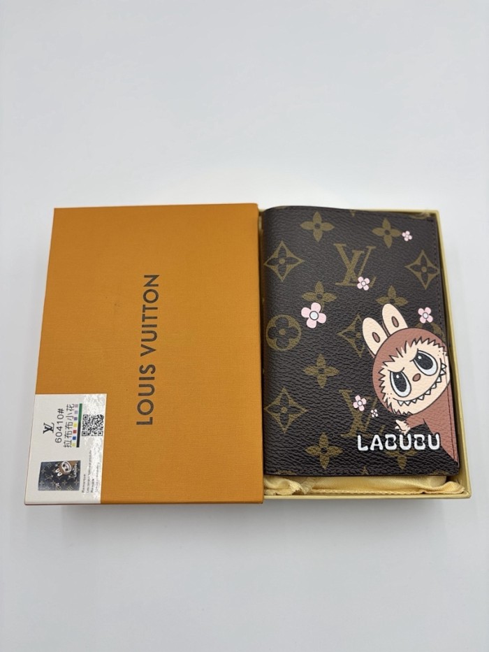 Split leather passport covers,AAAA,with box,size:10*14*2.5cm,B35-268-320