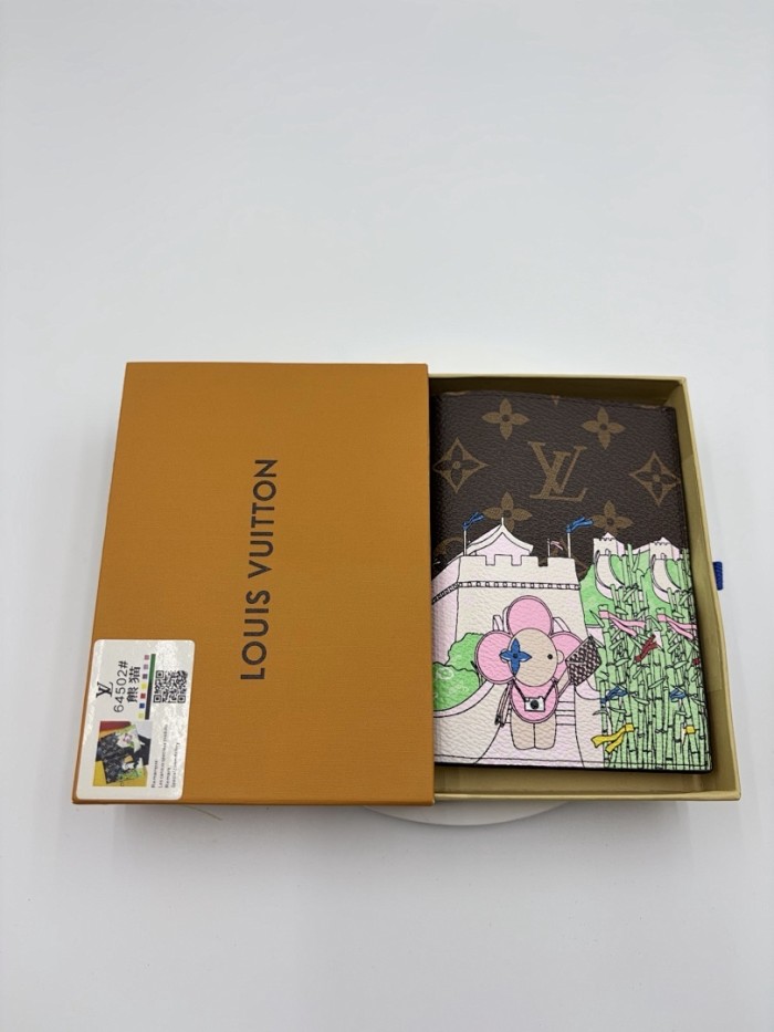 Split leather passport covers,AAAA,with box,size:10*14*2.5cm,B35-268-320
