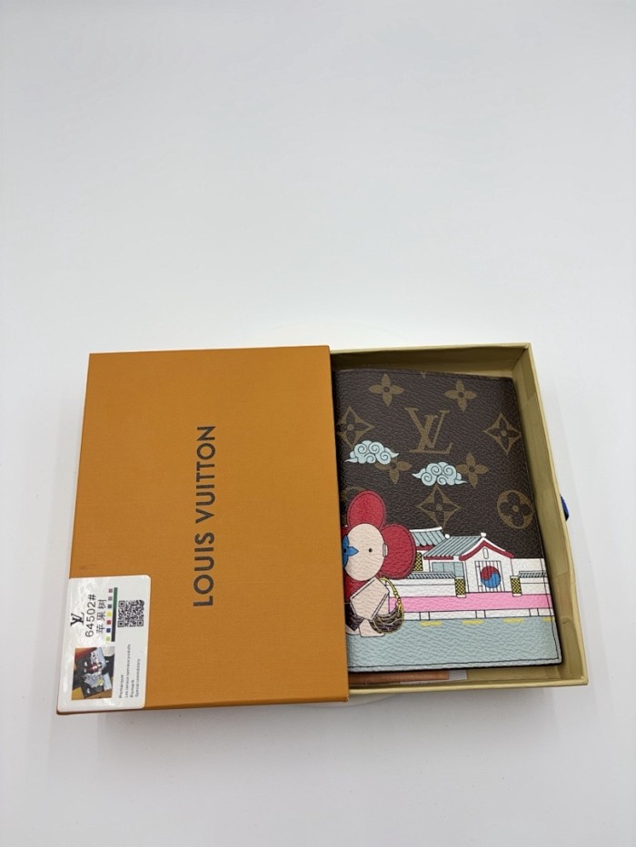 Split leather passport covers,AAAA,with box,size:10*14*2.5cm,B35-268-320